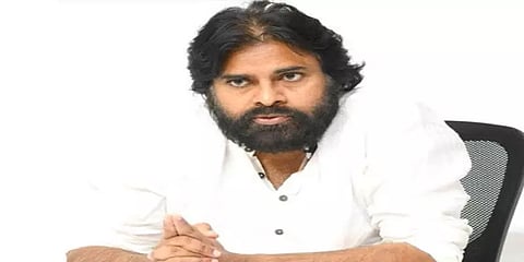 ’தெலுங்கு சினிமாவின் அஜித்’ பவன் கல்யாணை சந்தித்து மரக்கன்றுகளை அளித்த வில்லன் நடிகர்