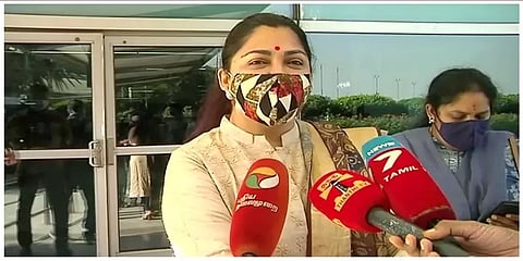 “ட்வீட்டுக்கு ரூ.2 வாங்கிக்கொண்டு வதந்தி பரப்புகின்றனர்” - குஷ்பூ