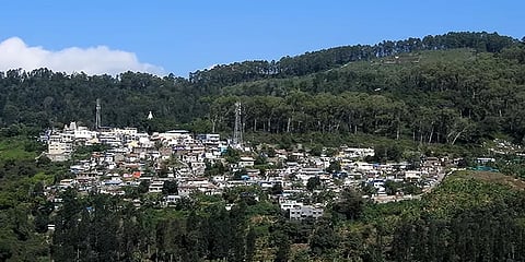 ஆபத்தான நிலையில் அடுக்கம் பெரியகுளம் சாலை... சுற்றுலா பயணிகளின் உயிருக்கு யார் பொறுப்பு?