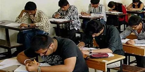 தேர்வு எழுதாமல் தேர்ச்சி பெற எப்படி எதிர்பார்க்கலாம்?: சென்னை உயர்நீதிமன்றம்