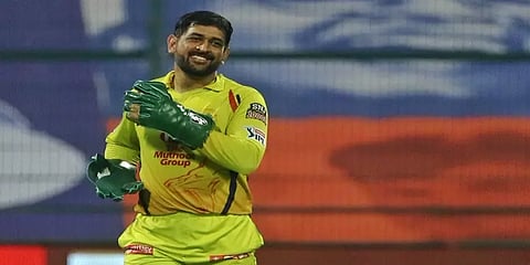 கீப்பிங்கில் அதிரடி: தோனி கையில் சிக்கிய 5 விக்கெட்டுகள்...!