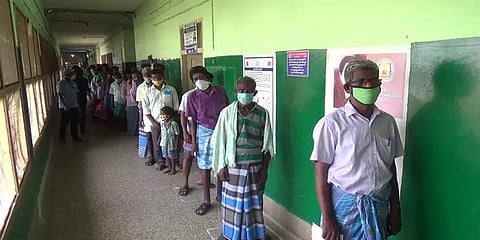 திருத்தணி: முகக்கவசம் அணிந்து வந்தால் மட்டுமே சிகிச்சை-தலைமை மருத்துவர்