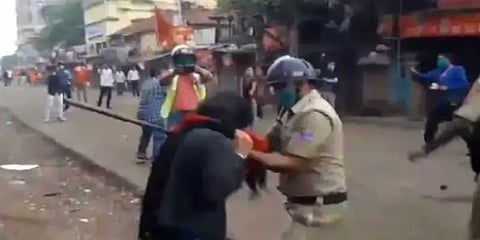 சீக்கியரின் தலைப்பாகையை தட்டிவிட்ட போலீசார்... பொங்கி எழுந்த ஹர்பஜன்