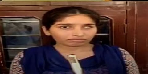 பைக்கில் வந்து பர்ஸ் பறிக்க முயற்சி... மூன்று திருடர்களுடன் போராடிய துணிச்சல் பெண்