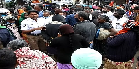 கொடைக்கானல் வாரச் சந்தையில் கடைபோட அனுமதி தராததால் போராட்டம்