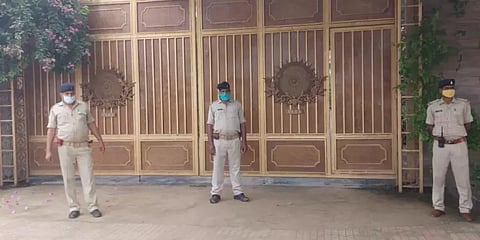 தோனியின் பண்ணை வீட்டுக்கு பாதுகாப்பு அதிகரிப்பு : காரணம் ?