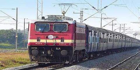 அதிவேக ரயில்களில் நீக்கப்படும் சாதாரண படுக்கை வசதி பெட்டி