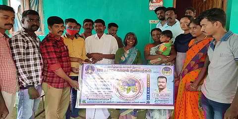 உயிரிழந்த காவலரின் குடும்பத்துக்கு ரூ.12.60 லட்சம் நிதி திரட்டிய சக காவலர்கள்