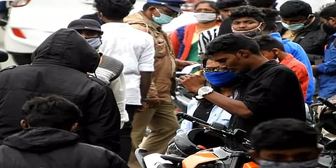 கொடைக்கானல் போறீங்களா? மும்முனை கிடுக்குப்பிடி சோதனையில் அதிகாரிகள்