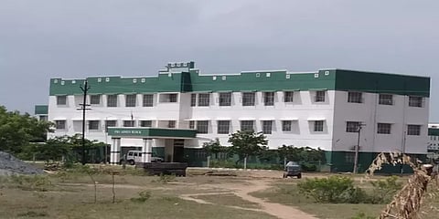 காவலர் பயிற்சிப் பள்ளியில் திருநங்கை தற்கொலை முயற்சி... 2 காவலர்கள் சஸ்பெண்ட்