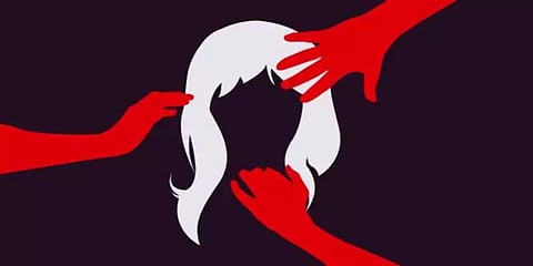 தேர்வு நடக்கும் போதே கல்லூரி வளாகத்தில் மாணவர்களால் பாலியல் வன்கொடுமைக்கு ஆளான சிறுமி