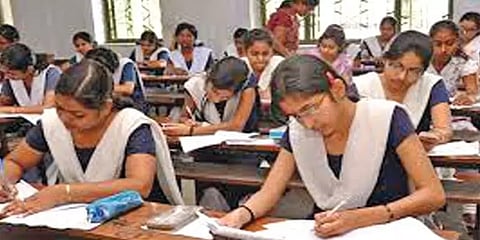 பிளஸ் டூ முடித்தவர்களுக்கு நாளை அசல் மதிப்பெண் சான்றிதழ்