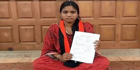 “சுழல் நாற்காலி ஒரு கேடா”- பட்டியலின ஊராட்சி மன்றத் தலைவருக்கு நேர்ந்த அவமதிப்பு