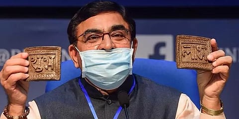 “'மாட்டுச் சாண சிப்' செல்போன் கதிர்வீச்சை தடுக்கும்”-ராஷ்டிரிய காமதேனு ஆயோக்