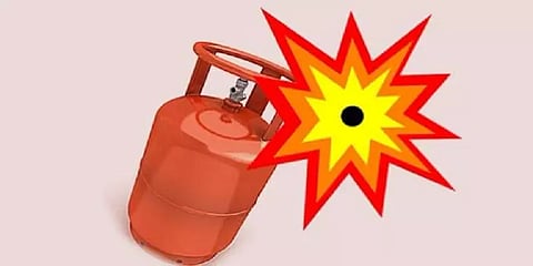 எரிவாயு சிலிண்டர் வெடித்து விபத்து: திரைத்துறை ஊழியர் உயிரிழப்பு