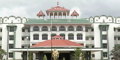 சச்சினை அலுவலக உதவியாளராக நியமிப்பீர்களா? ஸ்டார்களுக்குதான் மரியாதையா? - நீதிபதிகள் வேதனை