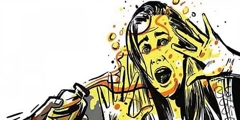 தூங்கிக் கொண்டிருந்த 3 மைனர் சகோதரிகள் மீது அமிலம் வீச்சு : உ.பியில் பயங்கரம்