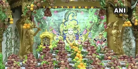 கொரோனா நோயாளிகளுக்காக 3000 கிலோ ஆப்பிள்கள் - அகமதாபாத் நாராயண் கோயிலில் வைத்து அர்ச்சனை