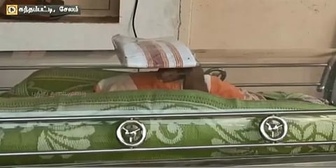 உயிரோடு இருந்த முதியவர்... இறந்துவிட்டதாக கூறி சவப்பெட்டியில் வைத்த தம்பி