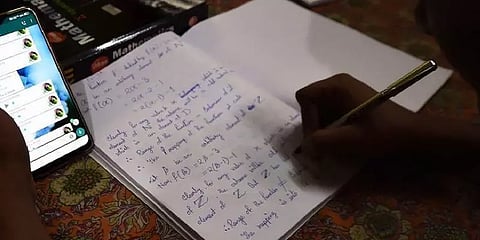 ஹைதராபாத் கனமழை: ஆன்லைன் வகுப்புகளுக்கு விடுமுறை அளித்த பள்ளிகள்.!