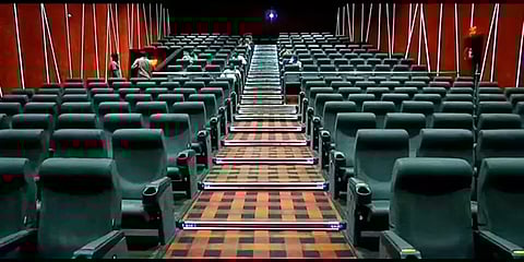 புதுச்சேரியில் நாளைமுதல் திறக்கப்படும் திரையரங்குகள்... ஆன்லைன் முன்பதிவு தொடக்கம்