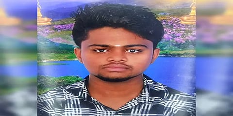 ’எப்போதும் செல்போனை நோண்டுவதா?’: பெற்றோர் திட்டியதால் மாணவன் தற்கொலை