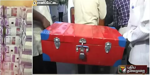 லஞ்சம் பெறுவதற்காகவே தனி அலுவலகம்.. 17 மணி நேர சோதனையில் கட்டுகட்டாக சிக்கிய பணம், நகைகள்