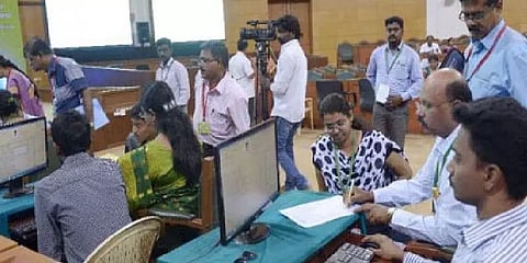 ஆளுநரின் முடிவு வெளிவரும் வரை மருத்துவ கலந்தாய்வு இல்லை - தமிழக அரசு