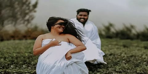 ‘எங்கள் புகைப்படங்கள்; எங்கள் விருப்பம் சார்ந்தவை’: வைரல் போட்டோஷூட் தம்பதியினரின் பேட்டி