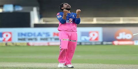 கோலி விளாசிய பந்து... எல்லைக் கோட்டில் அசத்தலாக பிடித்த திவாட்டியா - வீடியோ