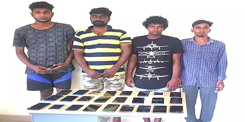 செல்போன் பறிப்பில் ஈடுபட்ட 4பேர் கைது