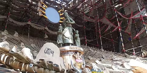 புலம்பெயர்ந்த தொழிலாளர்களின் உருவில் அவதரித்த துர்கை