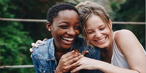 மனிதர்கள் சிரிக்க மறக்கும் வயது 23 : அமெரிக்க ஆய்வில் சுவாரசிய தகவல்