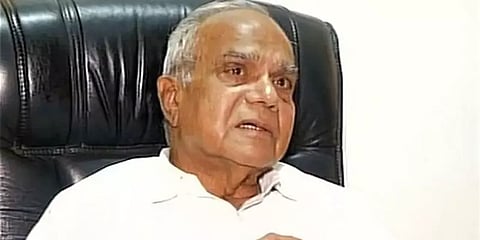 7.5% உள் ஒதுக்கீடு விவகாரம்: ஆளுநரிடம் 5 அமைச்சர்கள் நேரில் கோரிக்கை