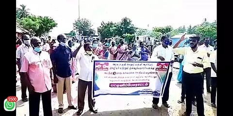 புதுச்சேரி: நிலுவை சம்பளத்தை உடனே வழங்கக்கோரி ஆசிரியர்கள் போராட்டம்..!