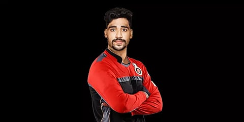 ஐபிஎல் அரங்கில் ஒரே போட்டியில் 2 மெய்டன் ஓவர்கள்... முகமது சிராஜ் சரித்திர சாதனை!