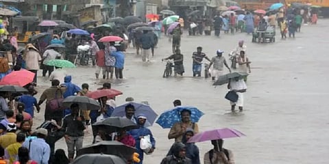 பருவ மழையை எதிர்கொள்ள எந்த நேரமும் தயாராக இருங்கள்: சுகாதார இயக்குநர் வேண்டுகோள்