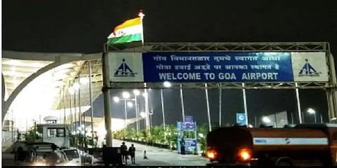 பறக்கும் விமானத்தில் தீவிரவாதியா? பீதியை ஏற்படுத்திய பயணி...!