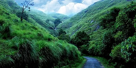 இயற்கை கவிபாடும் ’கவி’: கேரளாவில் ஒரு சொர்க்க கிராமம்..!