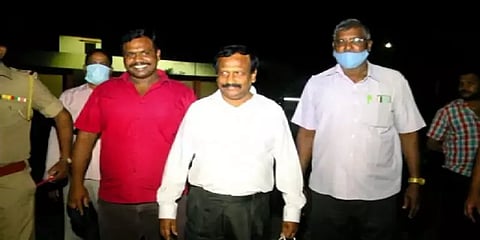 ரூ.600 கோடி கடன் வாங்கித் தருவதாக ரூ.40 லட்சம் மோசடி... தந்தை மகன் கைது