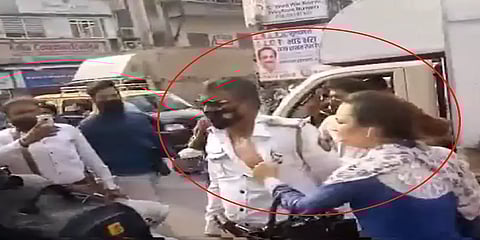 பணியில் இருந்த காவலரை சாலையிலே வைத்து சரமாரியாக தாக்கிய பெண் - நடந்தது இதுதான்!