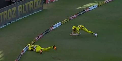 அசத்தல் கேட்ச்... சிக்ஸ் லைனில் மீண்டும் மாயாஜாலம் காட்டிய டூபிளெசிஸ்...!