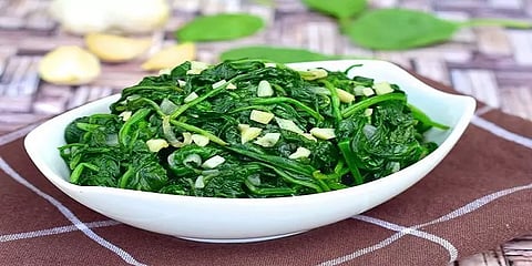 இவ்வளவு நன்மைகளா?... ஆரோக்கியத்தை அள்ளித்தரும் கீரை வகைகள்..!