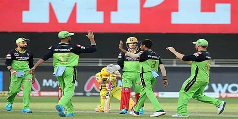 களத்தில் திடீரென காணாமல் போன பேட்ஸ்மேன்: சிஎஸ்கே - ஆர்.சி.பி போட்டியில் நடந்தது என்ன?