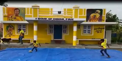 ‘அது உள்ளுணர்வுகளின் வெளிப்பாடு’ தன் பெயரில் வீடு கட்டிய ரசிகருக்கு தோனி உருக்கமான நன்றி!