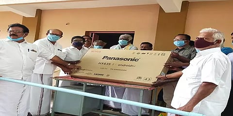 ஸ்மார்ட் வகுப்புக்கு உதவி -அரசுப்பள்ளிக்கு ஹோம் தியேட்டர், ஆன்ட்ராய்டு டிவி வழங்கிய மக்கள்