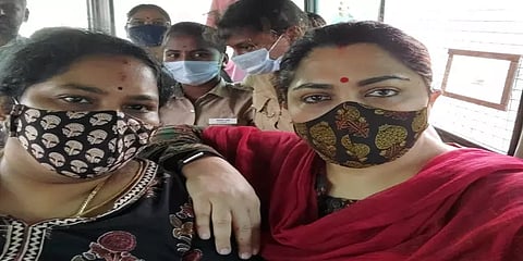 "அராஜகங்களுக்கு நாங்கள் தலைவணங்கமாட்டோம்": கைதுக்கு பின் குஷ்பு ட்வீட்