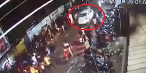 சாலை விதிகளை மீறிய கார்... தடுக்கமுயன்ற காவலரை இழுத்துச்சென்ற காட்சி!