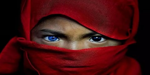 நீல நிற கண்களுடன் இந்தோனேசிய பழங்குடிகள்: ஒரு மரபணு அதிசயம்..!