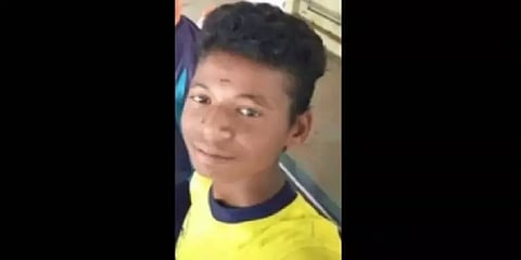 செல்போன் சார்ஜ் போட்டபோது நேர்ந்த பரிதாபம்.. 17 வயது இளைஞர் உயிரிழந்த சோகம்